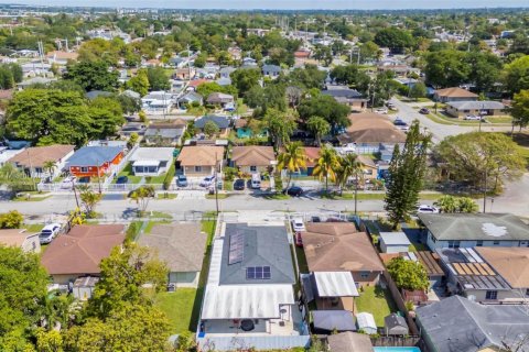 Villa ou maison à vendre à Miami, Floride: 4 chambres, 140.1 m2 № 1896374 - photo 22