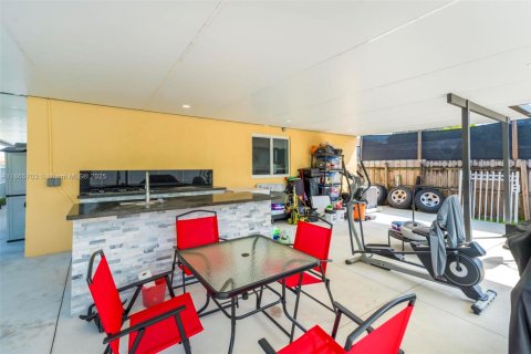 Villa ou maison à vendre à Miami, Floride: 4 chambres, 140.1 m2 № 1896374 - photo 19