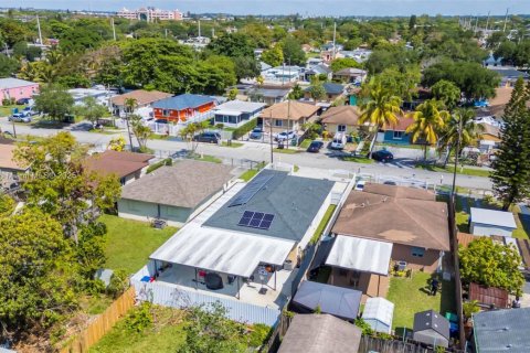Villa ou maison à vendre à Miami, Floride: 4 chambres, 140.1 m2 № 1896374 - photo 21