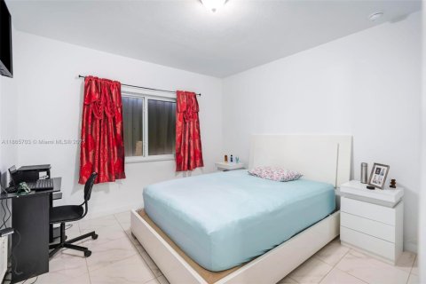 Villa ou maison à vendre à Miami, Floride: 4 chambres, 140.1 m2 № 1896374 - photo 12