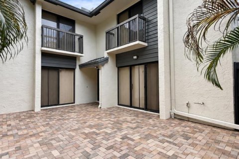 Townhouse in Coconut Creek, Florida 2 bedrooms, 109.81 sq.m. № 2382924