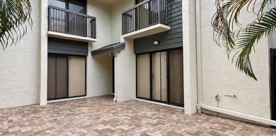 Townhouse in Coconut Creek, Florida 2 bedrooms, 109.81 sq.m. № 2382924