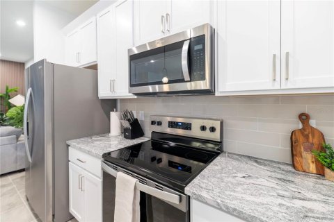 Adosado en venta en Kissimmee, Florida, 4 dormitorios, 205.04 m2 № 2212894 - foto 10