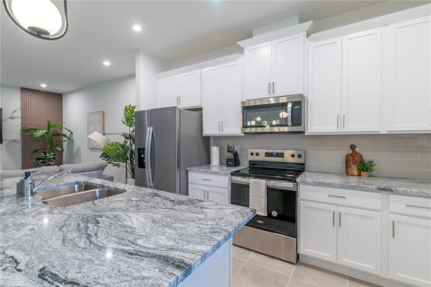 Adosado en venta en Kissimmee, Florida, 4 dormitorios, 205.04 m2 № 2212894 - foto 6