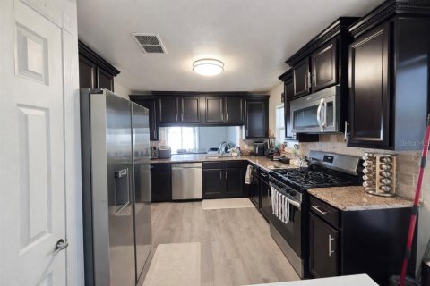 House in Orlando, Florida 3 bedrooms, 130.53 sq.m. № 2111572 - photo 6