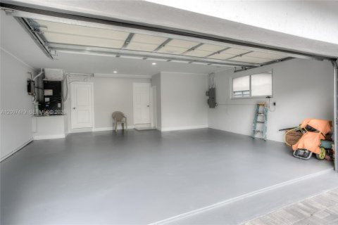 Villa ou maison à vendre à Hialeah, Floride: 4 chambres, 255.3 m2 № 2071551 - photo 11