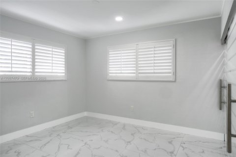 Villa ou maison à vendre à Hialeah, Floride: 4 chambres, 255.3 m2 № 2071551 - photo 18