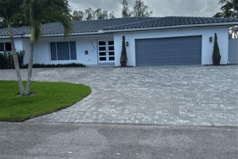 Villa ou maison à Hialeah, Floride 4 chambres, 255.3 m2 № 2071551