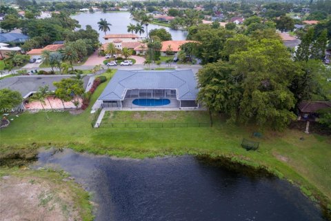 Villa ou maison à vendre à Hialeah, Floride: 4 chambres, 255.3 m2 № 2071551 - photo 24