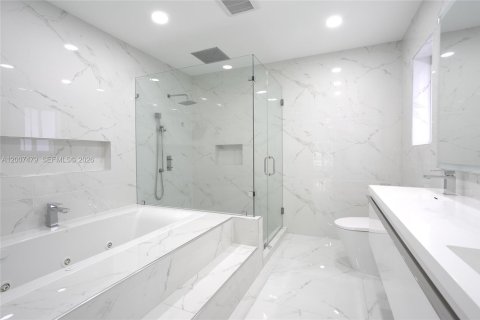 Villa ou maison à vendre à Hialeah, Floride: 4 chambres, 255.3 m2 № 2071551 - photo 15