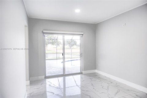 Villa ou maison à vendre à Hialeah, Floride: 4 chambres, 255.3 m2 № 2071551 - photo 17