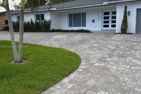 Villa ou maison à vendre à Hialeah, Floride: 4 chambres, 255.3 m2 № 2071551 - photo 2
