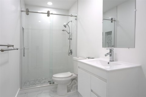Villa ou maison à vendre à Hialeah, Floride: 4 chambres, 255.3 m2 № 2071551 - photo 20