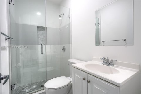 Villa ou maison à vendre à Hialeah, Floride: 4 chambres, 255.3 m2 № 2071551 - photo 10