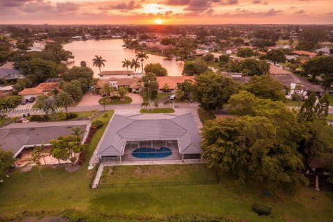Villa ou maison à vendre à Hialeah, Floride: 4 chambres, 255.3 m2 № 2071551 - photo 26