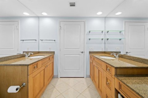 Condo in Fort Lauderdale, Florida, 3 bedrooms № 2266025 - photo 12