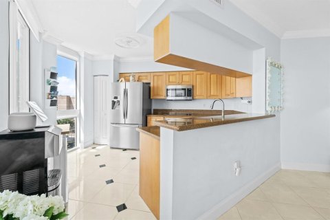 Condo in Fort Lauderdale, Florida, 3 bedrooms № 2266025 - photo 6