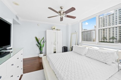 Condo in Fort Lauderdale, Florida, 3 bedrooms № 2266025 - photo 10