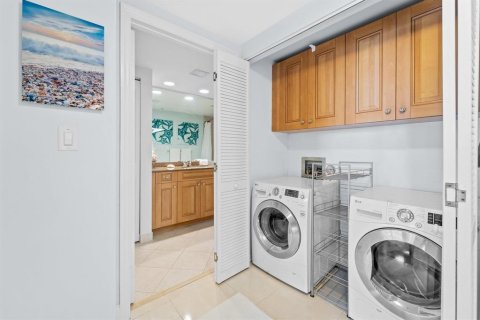 Condo in Fort Lauderdale, Florida, 3 bedrooms № 2266025 - photo 18