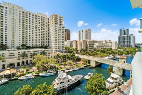 Condo in Fort Lauderdale, Florida, 3 bedrooms № 2266025 - photo 15