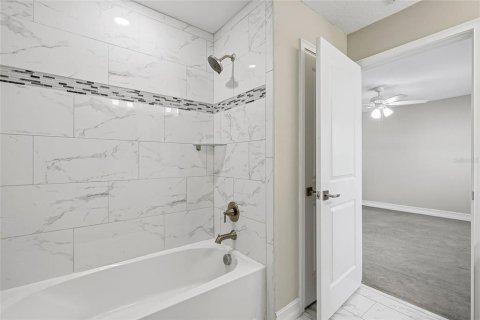 Touwnhouse à louer à Tampa, Floride: 3 chambres, 205.31 m2 № 2156517 - photo 24