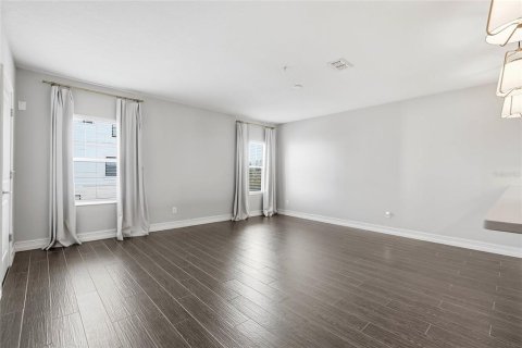 Touwnhouse à louer à Tampa, Floride: 3 chambres, 205.31 m2 № 2156517 - photo 9