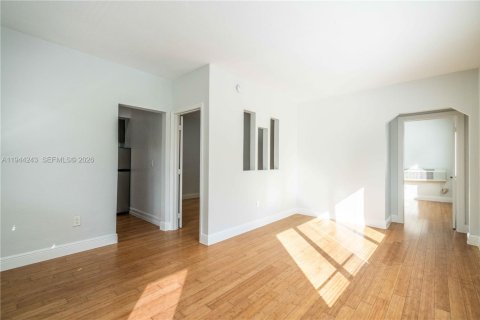 Снять в аренду квартиру в Майами-Бич, Флорида 2 спальни, 69.58м2, № 2000677 - фото 3