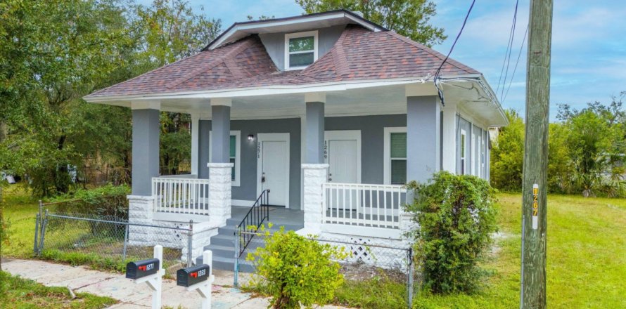 Duplex in Jacksonville, Florida 5 bedrooms, 161.19 sq.m. № 847835