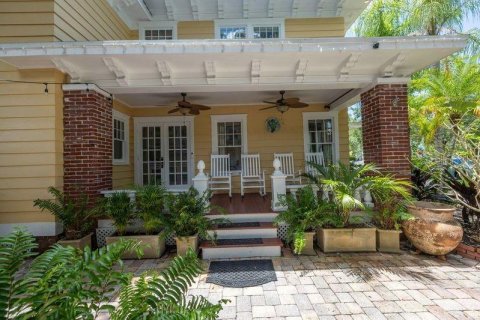 House in Saint Petersburg, Florida 7 bedrooms, 490.71 sq.m. № 1808104 - photo 9