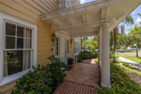 House in Saint Petersburg, Florida 7 bedrooms, 490.71 sq.m. № 1808104 - photo 4