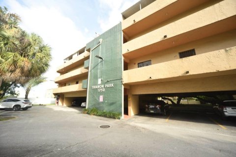 Condo in Hialeah, Florida, 2 bedrooms  № 1766923 - photo 2
