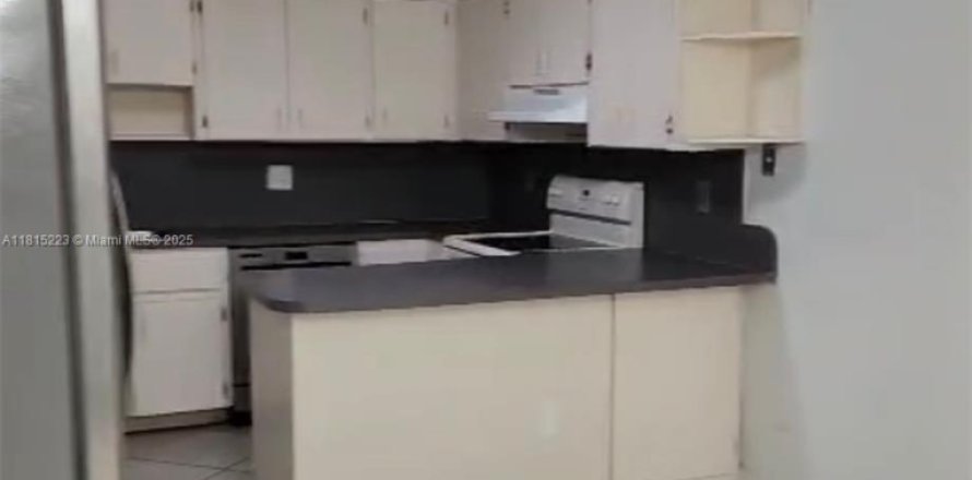 Condo in Hialeah, Florida, 2 bedrooms  № 1766923