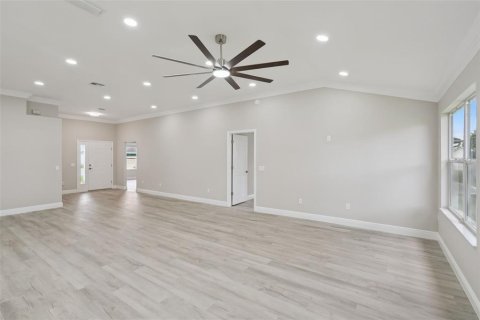 House in The Villages, Florida 2 bedrooms, 165.55 sq.m. № 2157251 - photo 10