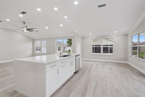 House in The Villages, Florida 2 bedrooms, 165.55 sq.m. № 2157251 - photo 15