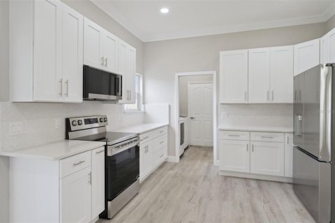 House in The Villages, Florida 2 bedrooms, 165.55 sq.m. № 2157251 - photo 19