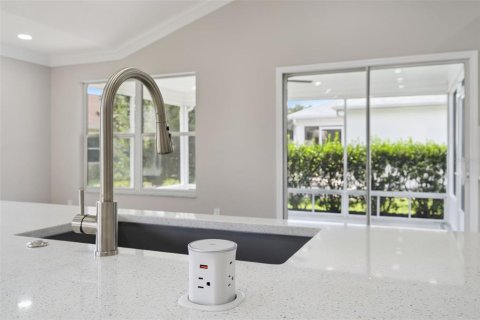 House in The Villages, Florida 2 bedrooms, 165.55 sq.m. № 2157251 - photo 17