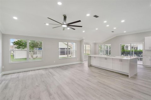 House in The Villages, Florida 2 bedrooms, 165.55 sq.m. № 2157251 - photo 9