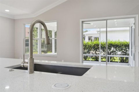 House in The Villages, Florida 2 bedrooms, 165.55 sq.m. № 2157251 - photo 16