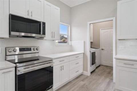 House in The Villages, Florida 2 bedrooms, 165.55 sq.m. № 2157251 - photo 22
