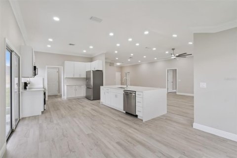 House in The Villages, Florida 2 bedrooms, 165.55 sq.m. № 2157251 - photo 13