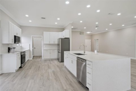 House in The Villages, Florida 2 bedrooms, 165.55 sq.m. № 2157251 - photo 18