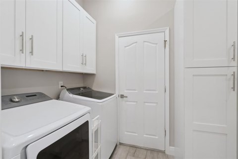 House in The Villages, Florida 2 bedrooms, 165.55 sq.m. № 2157251 - photo 23
