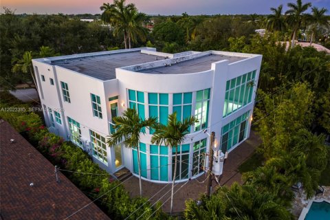 House in Fort Lauderdale, Florida 7 bedrooms, 418.06 sq.m. № 2180719 - photo 3