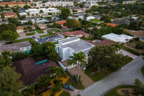 House in Fort Lauderdale, Florida 7 bedrooms, 418.06 sq.m. № 2180719 - photo 26
