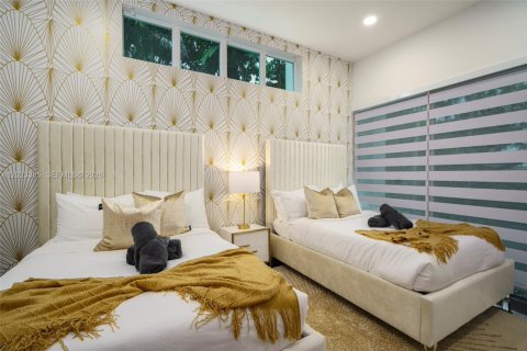 House in Fort Lauderdale, Florida 7 bedrooms, 418.06 sq.m. № 2180719 - photo 20