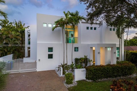 House in Fort Lauderdale, Florida 7 bedrooms, 418.06 sq.m. № 2180719 - photo 9