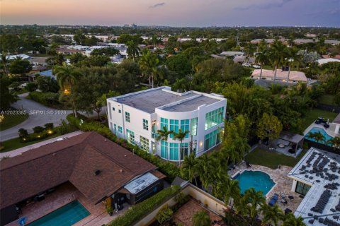 House in Fort Lauderdale, Florida 7 bedrooms, 418.06 sq.m. № 2180719 - photo 7