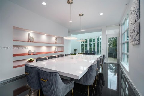 House in Fort Lauderdale, Florida 7 bedrooms, 418.06 sq.m. № 2180719 - photo 10