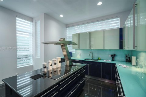House in Fort Lauderdale, Florida 7 bedrooms, 418.06 sq.m. № 2180719 - photo 6