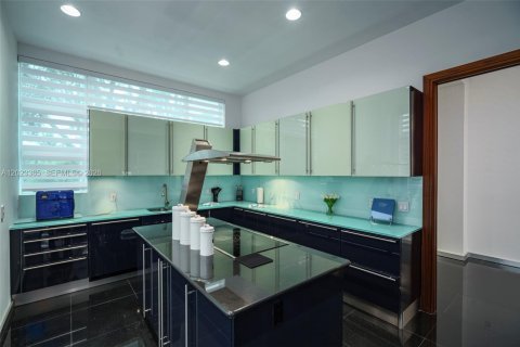 House in Fort Lauderdale, Florida 7 bedrooms, 418.06 sq.m. № 2180719 - photo 16